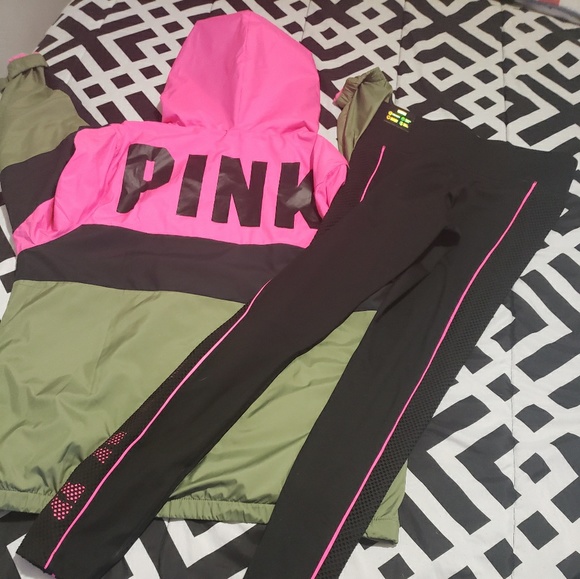Windbreaker xs runs big and ultimate leggings smal - Picture 2 of 4